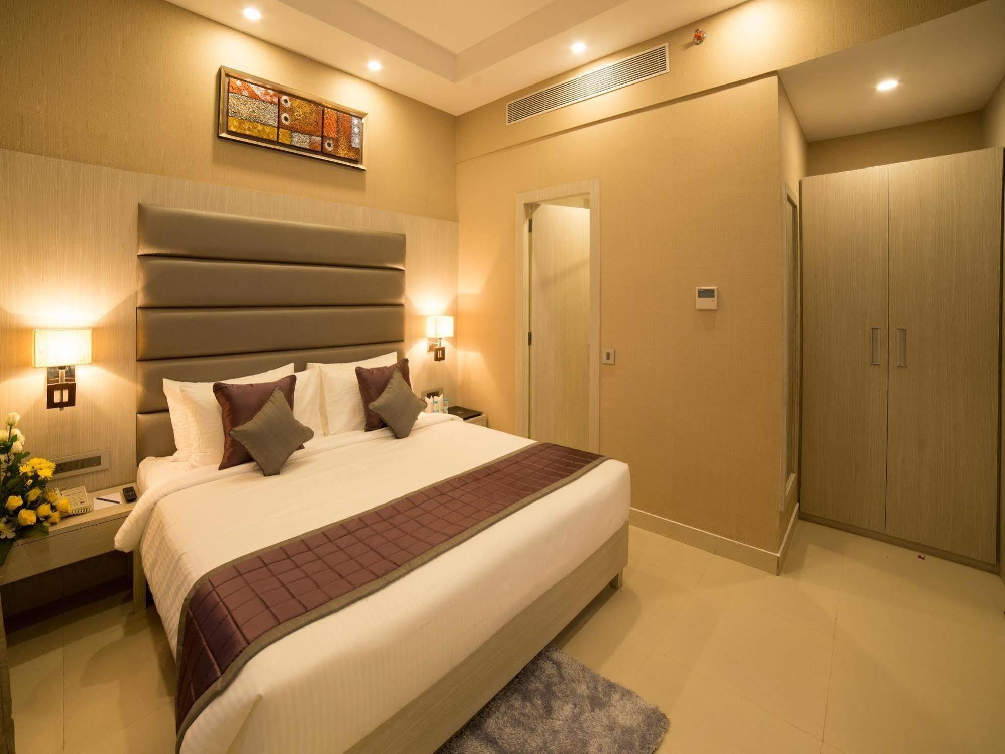 Golden Tulip Saltlake Kolkata Bagian luar foto