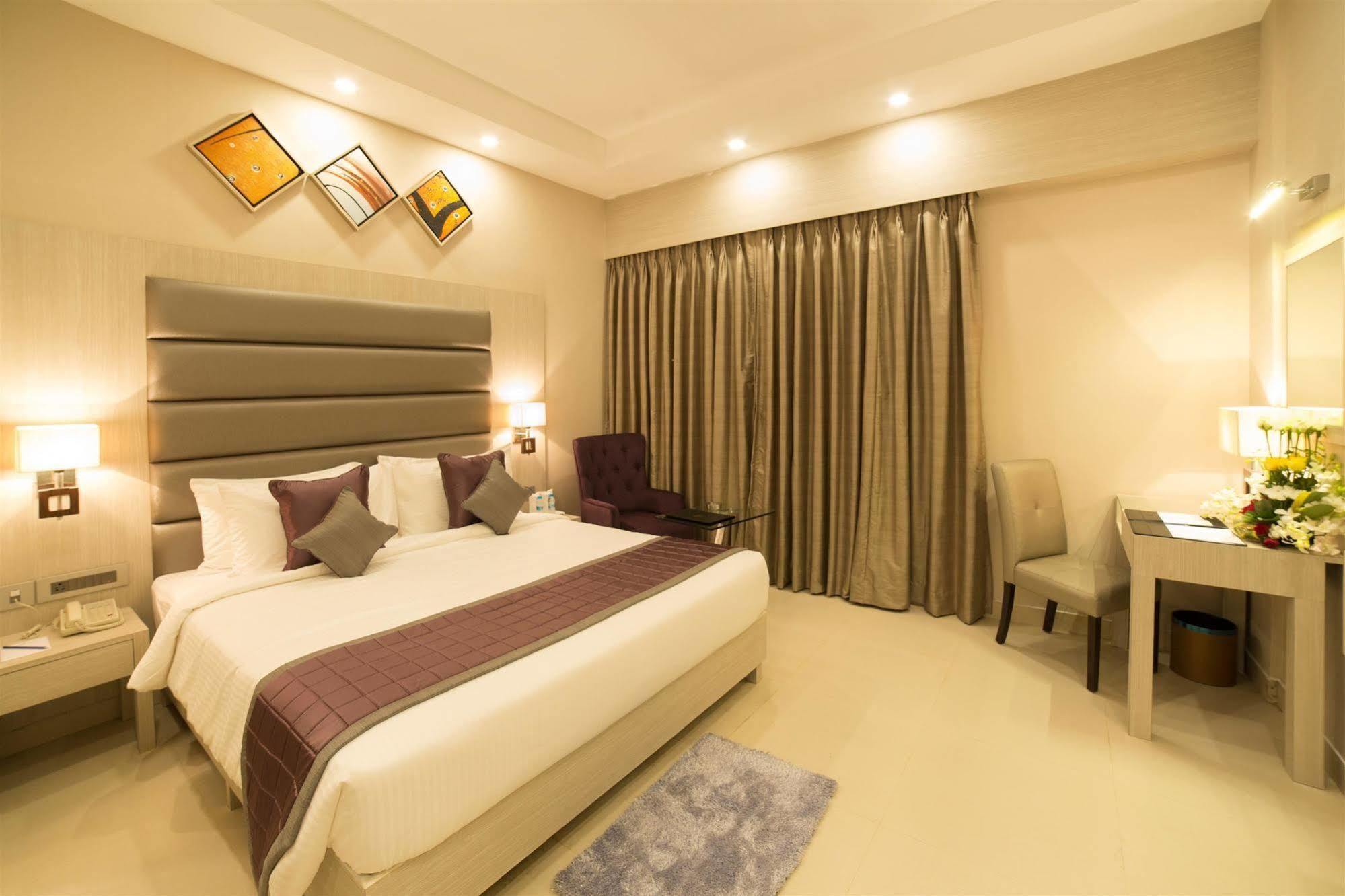 Golden Tulip Saltlake Kolkata Bagian luar foto