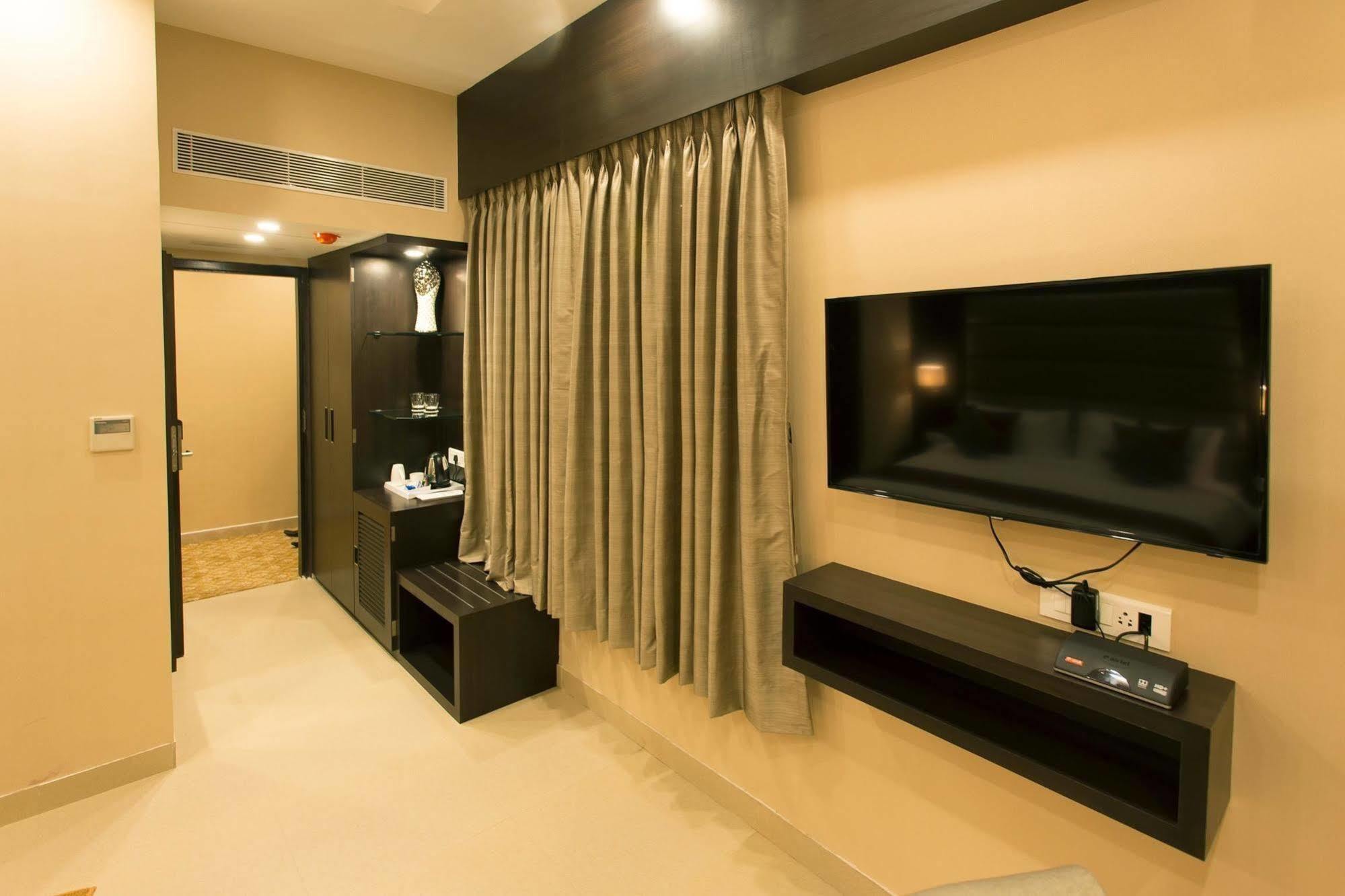Golden Tulip Saltlake Kolkata Bagian luar foto